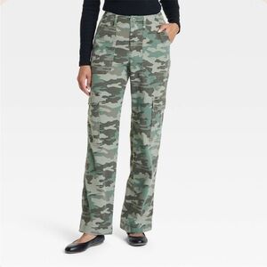 Universal Thread Women's Green Camo Cargo Jeans